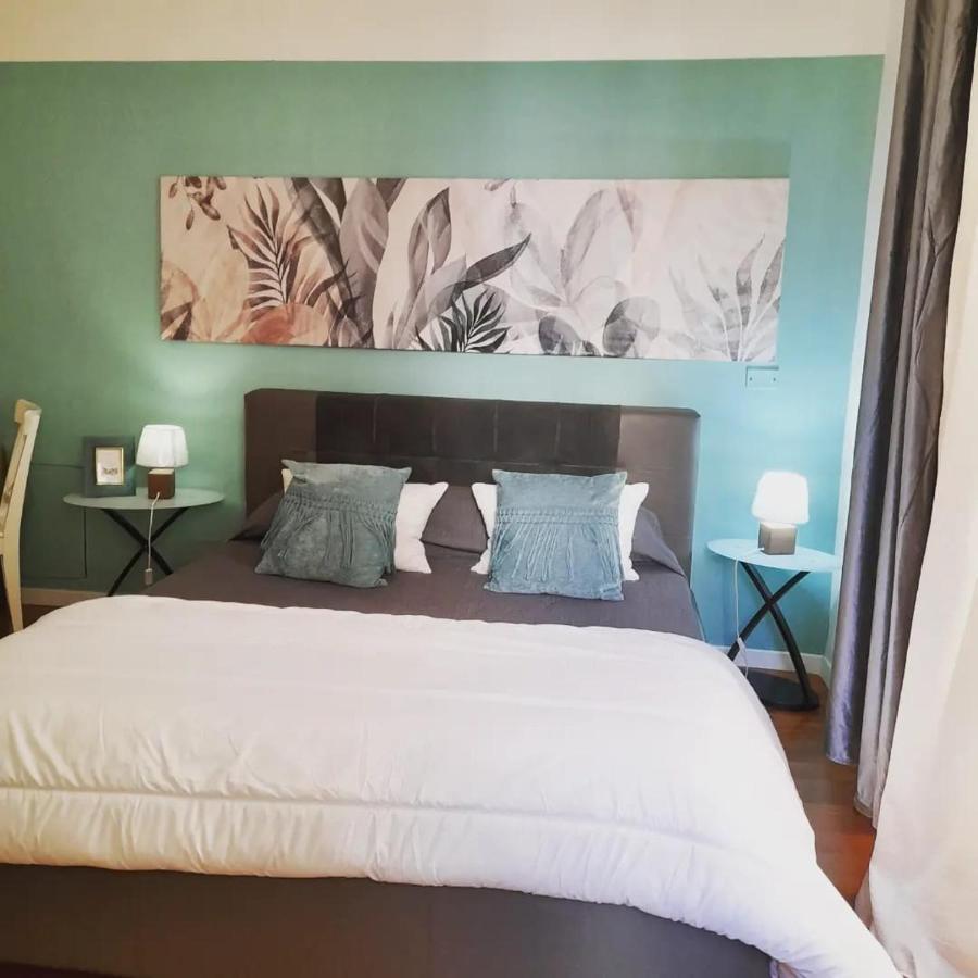 Centro Storico Suites Джовинацо Екстериор снимка