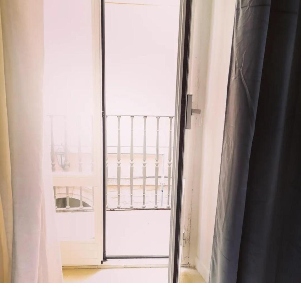 Centro Storico Suites Джовинацо Екстериор снимка