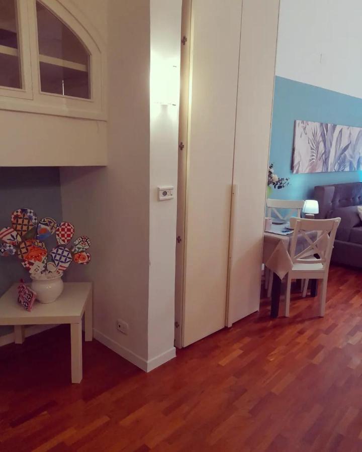 Centro Storico Suites Джовинацо Екстериор снимка