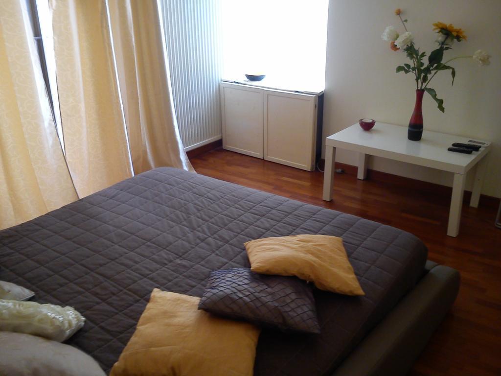Centro Storico Suites Джовинацо Стая снимка