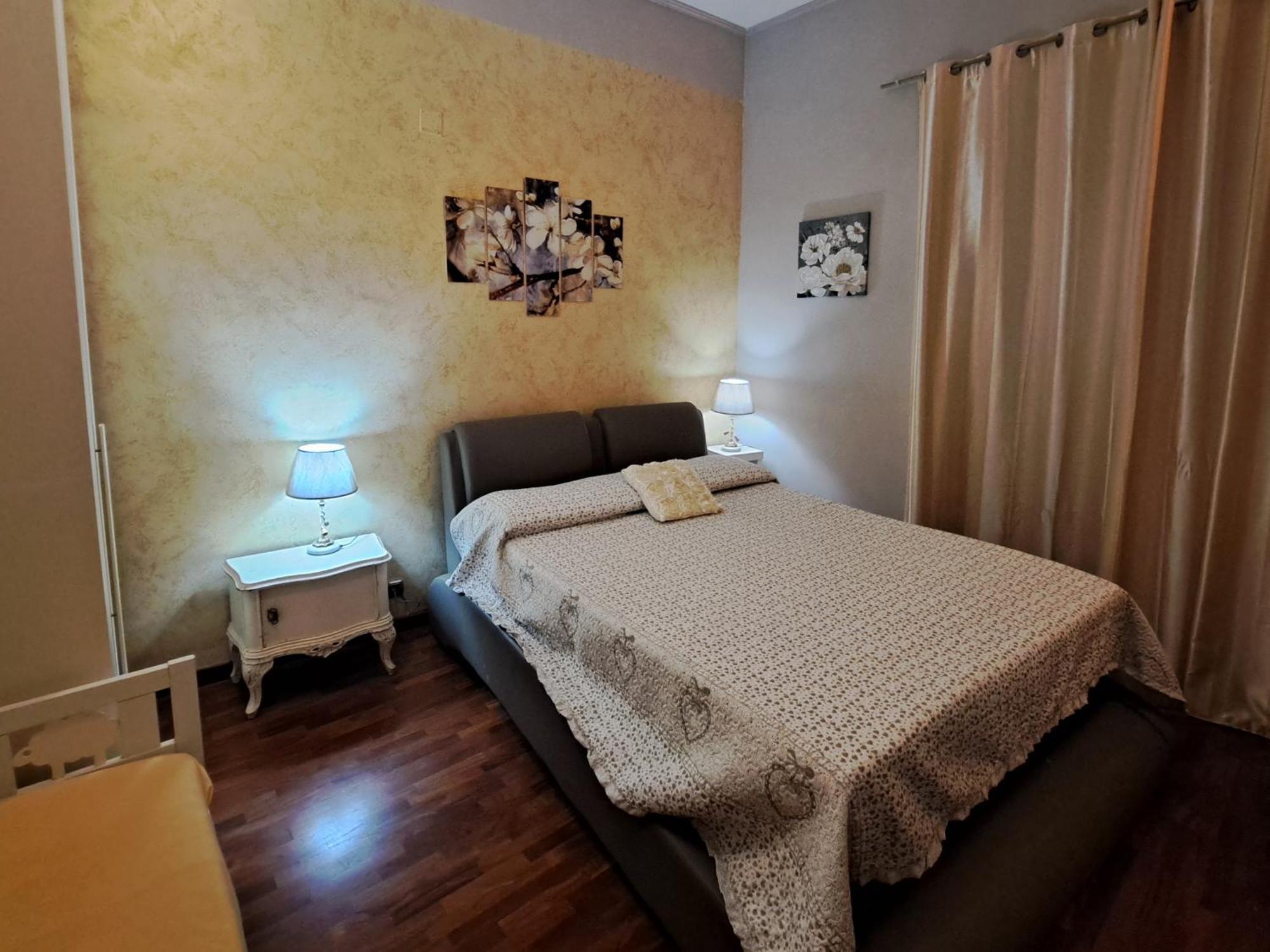 Centro Storico Suites Джовинацо Екстериор снимка
