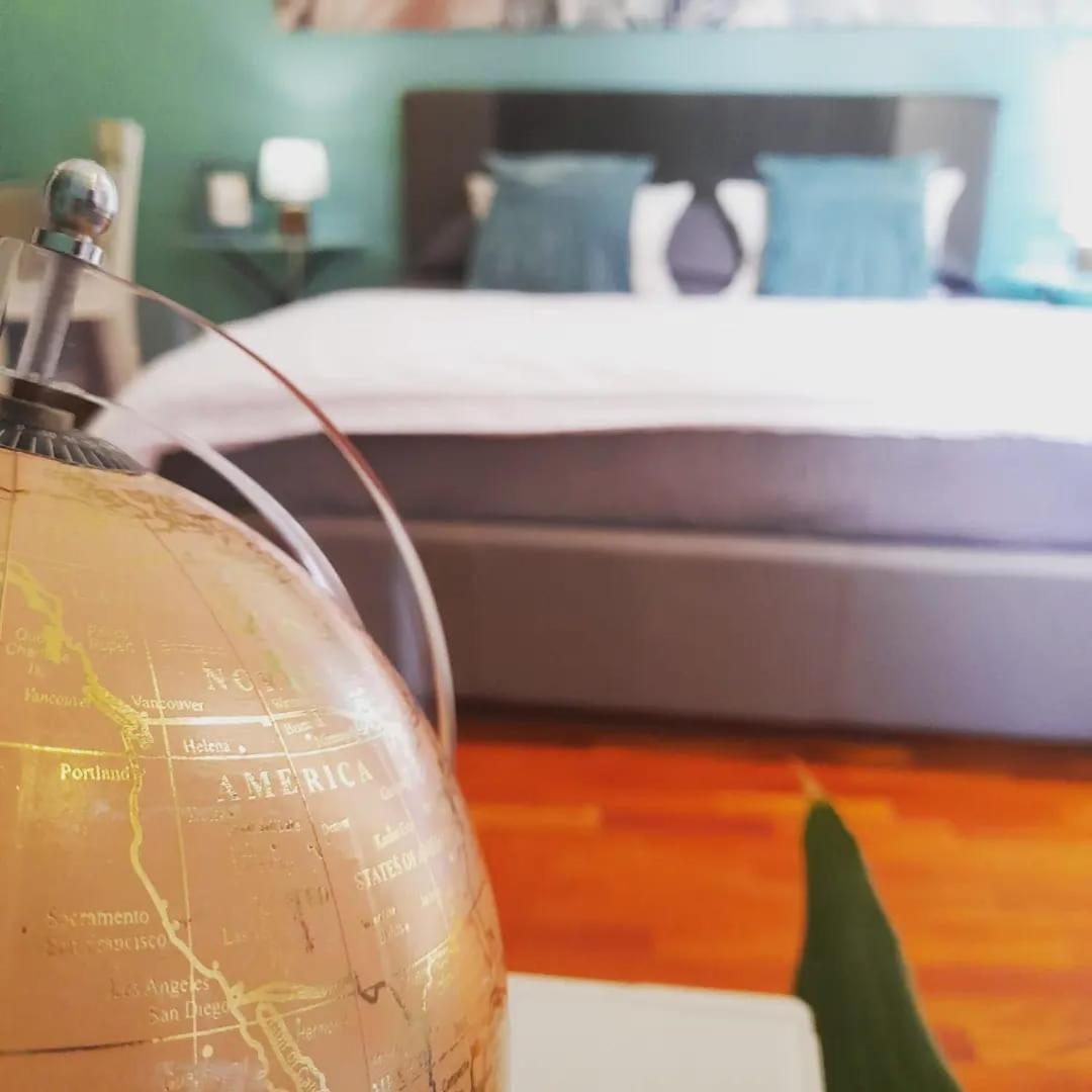 Centro Storico Suites Джовинацо Стая снимка