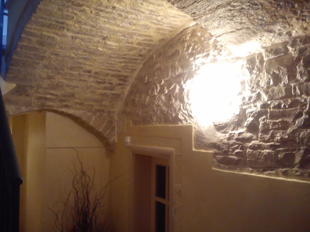 Centro Storico Suites Джовинацо Екстериор снимка