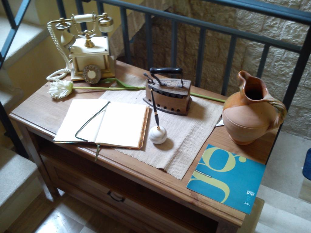 Centro Storico Suites Джовинацо Екстериор снимка
