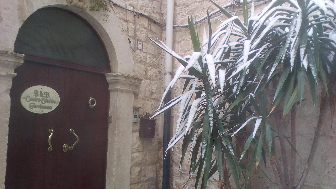 Centro Storico Suites Джовинацо Екстериор снимка